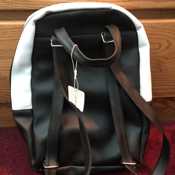 Boston Backpack - Picture 3 of 6